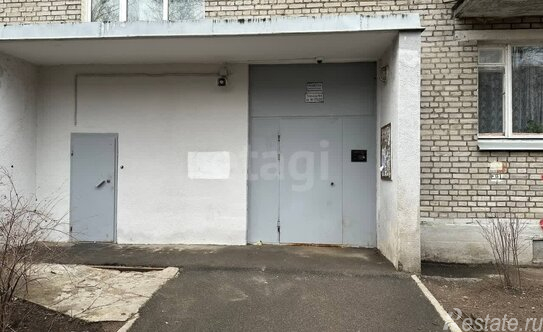 Продажа 3-комн квартиры на вторичном рынке улица Бутлерова,  д. 8