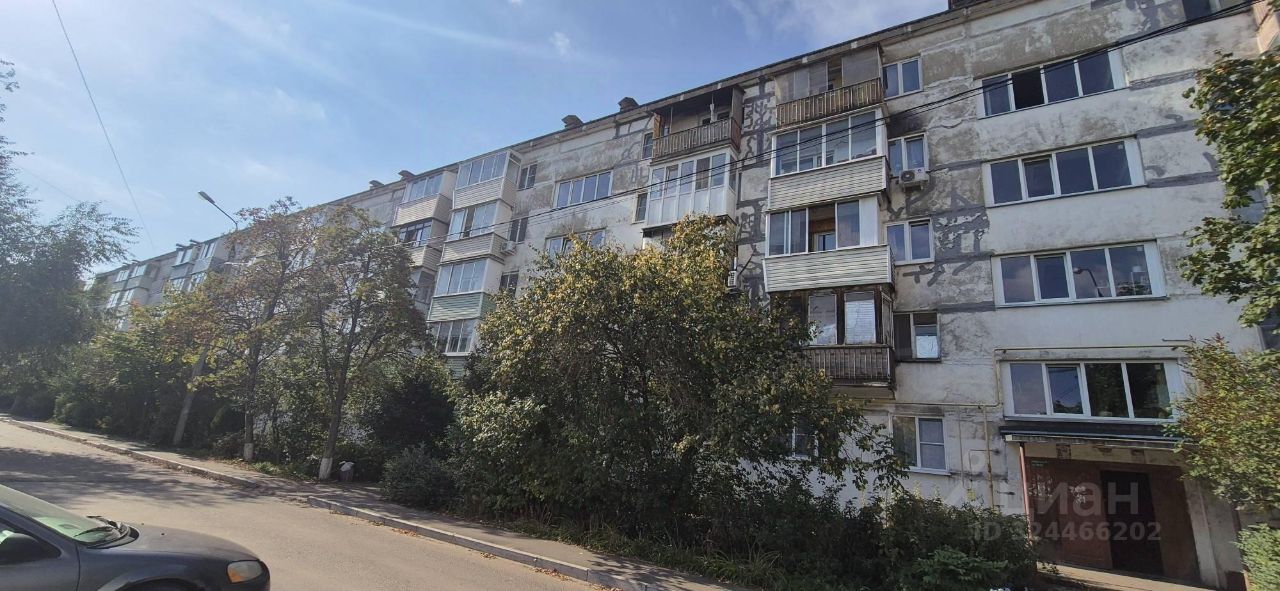 Продажа 2-комн квартиры на вторичном рынке Западный мкр, улица Рабочая, 45