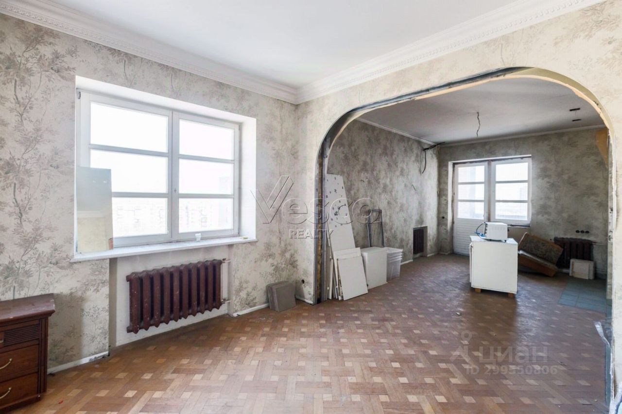 Продажа 4-комн квартиры на вторичном рынке Ломоносовский проспект, 7К5