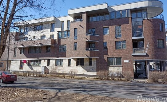 Продажа 4-комн квартиры на вторичном рынке Лебединая улица,  д. 1