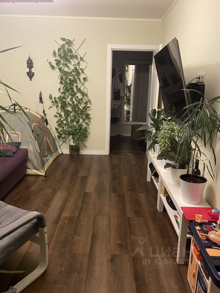 Продажа 2-комн квартиры на вторичном рынке пос. Бугры, улица Школьная, 7