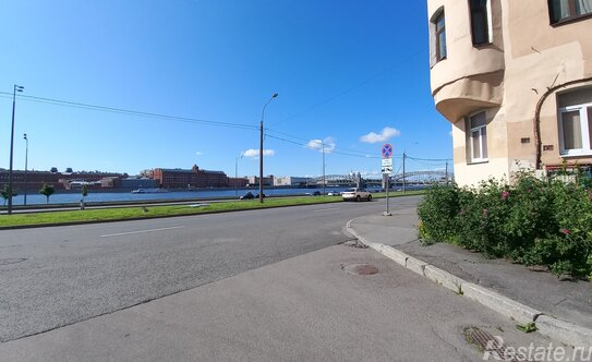 Продажа 2-комн квартиры на вторичном рынке Малоохтинский проспект,  д. 10