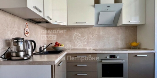 3-комн квартира пр-кт Защитников Москвы,  д. 10