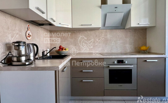 Продажа 3-комн квартиры на вторичном рынке пр-кт Защитников Москвы,  д. 10