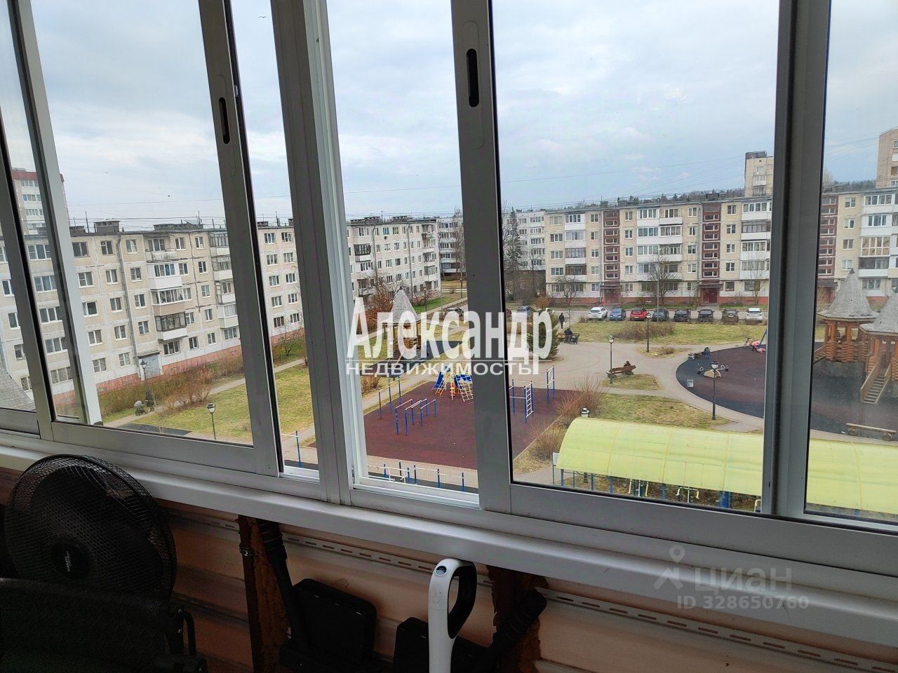 Продажа 1-комн квартиры на вторичном рынке Ломоносов, Швейцарская улица, 8к2