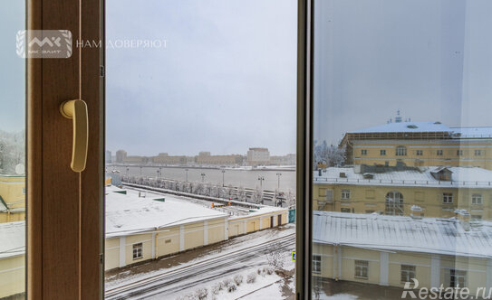 Продажа 5-комн квартиры на вторичном рынке Смольный пр-кт,  д. 17 с1