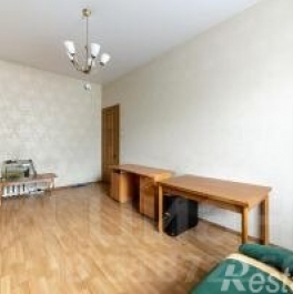 Продажа 4-комн квартиры на вторичном рынке Обуховской обороны пр-кт,  д. 93