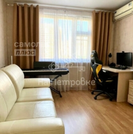 Продажа 3-комн квартиры на вторичном рынке пр-кт Защитников Москвы,  д. 10