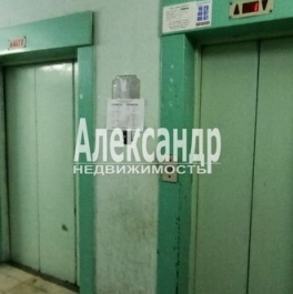 Продажа 2-комн квартиры на вторичном рынке Индустриальный пр-кт,  д. 40,  к. 1