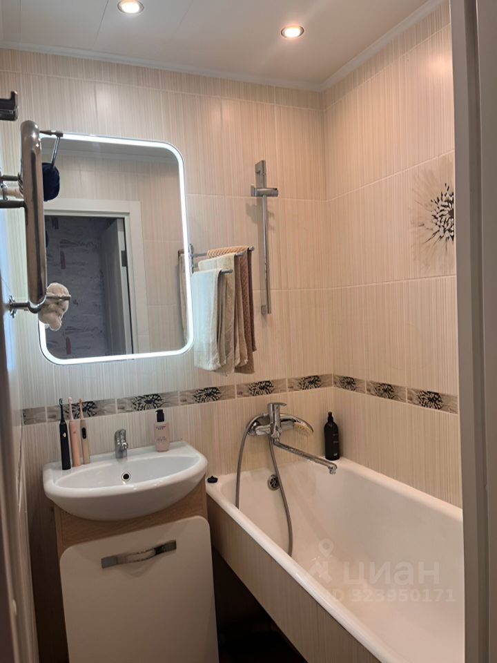 Продажа 2-комн квартиры на вторичном рынке улица Есенина, 12К1