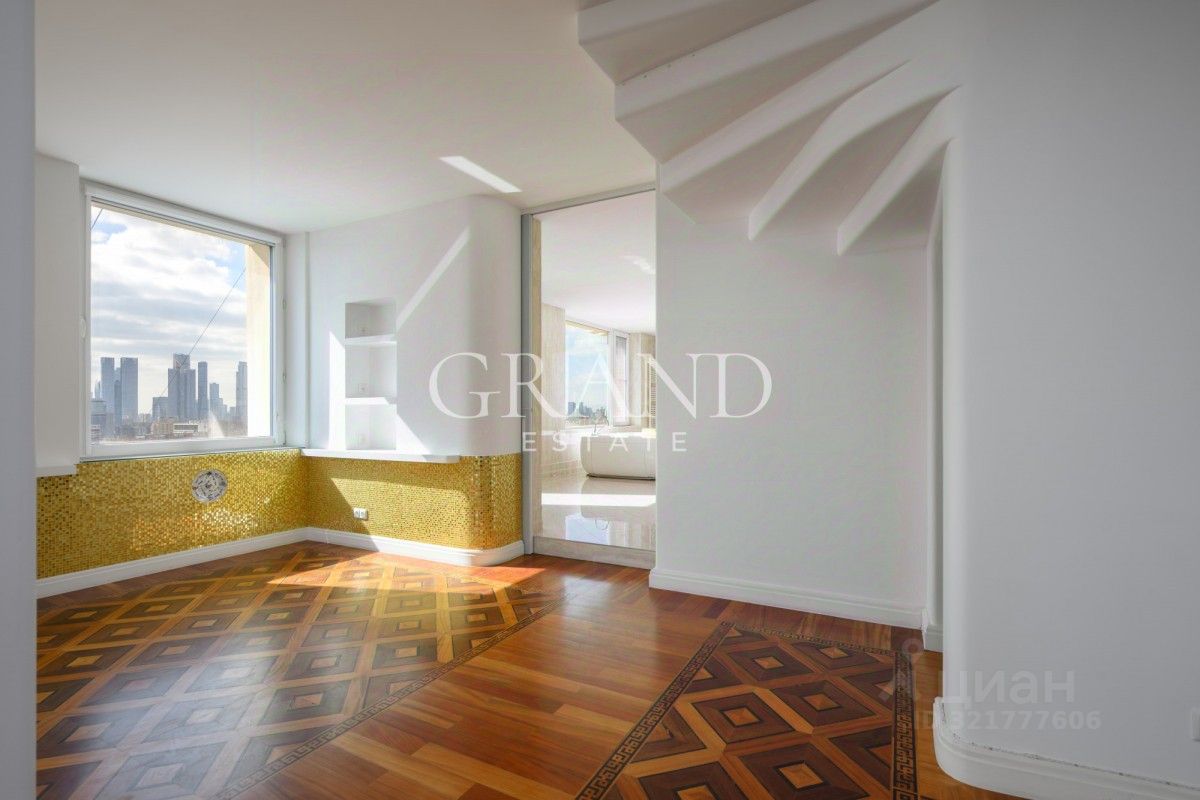 Продажа 6-комн квартиры на вторичном рынке Зоологическая улица, 22