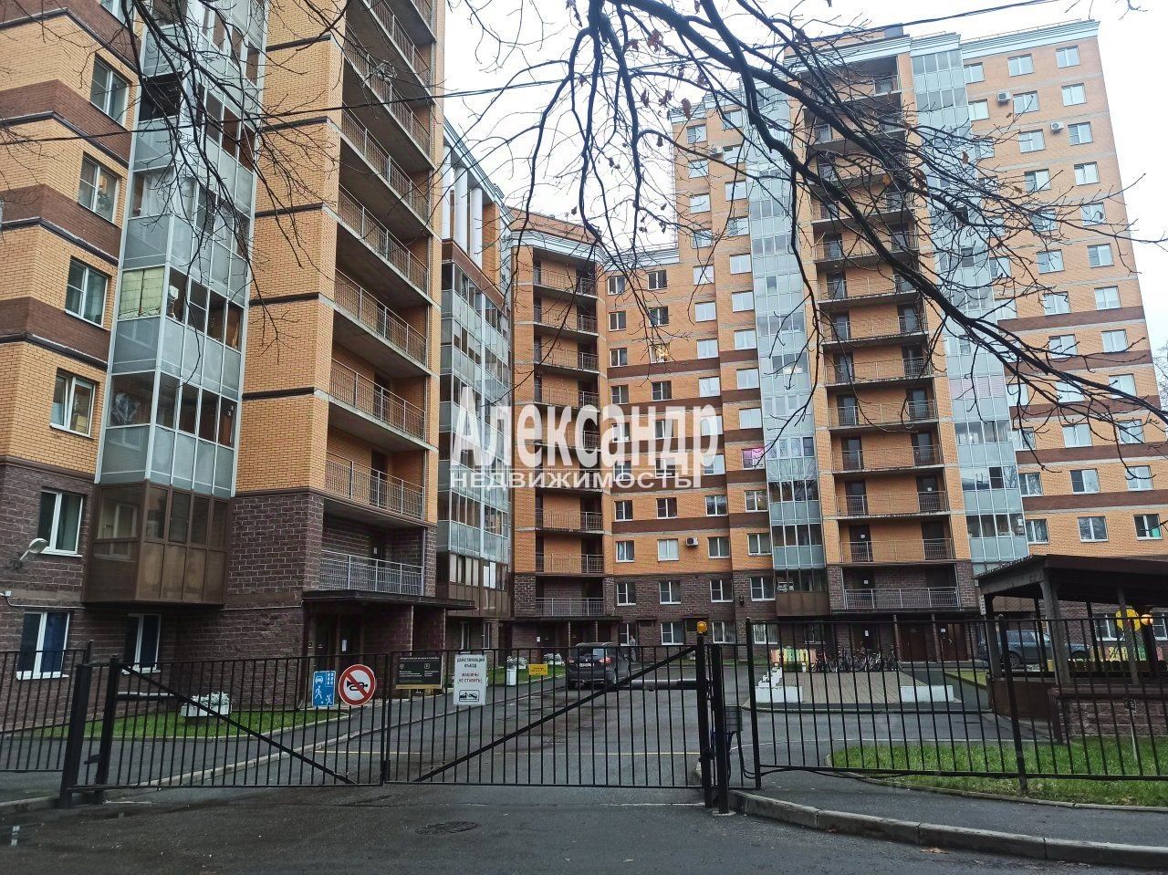 Продажа 3-комн квартиры на вторичном рынке улица Седова, 42К2