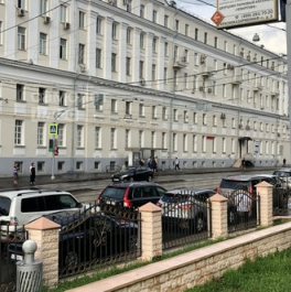 Продажа 4-комн квартиры на вторичном рынке Красноказарменная улица,  д. 3