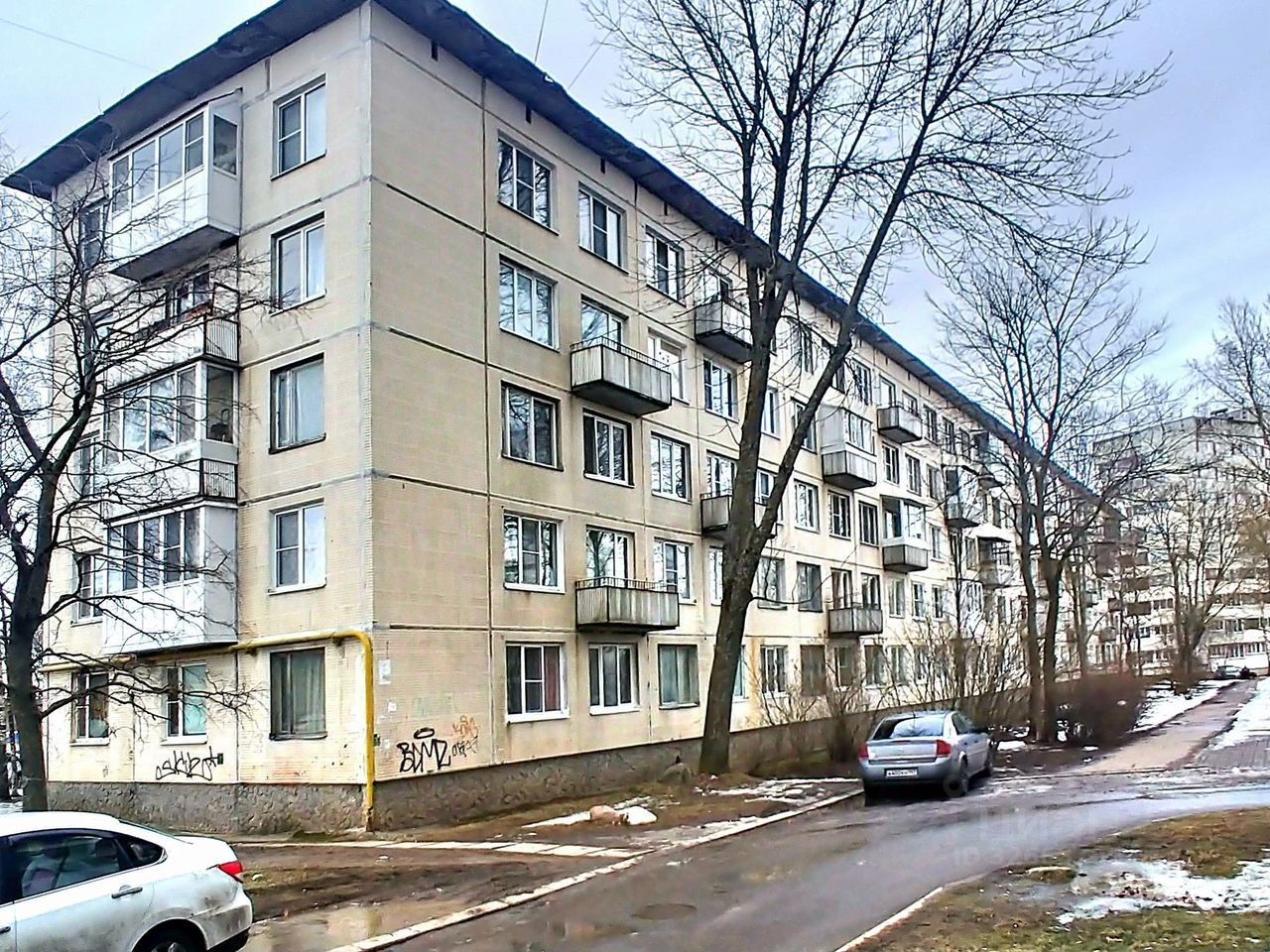 Продажа 2-комн квартиры на вторичном рынке Сосновый Бор, Молодежная улица, 3