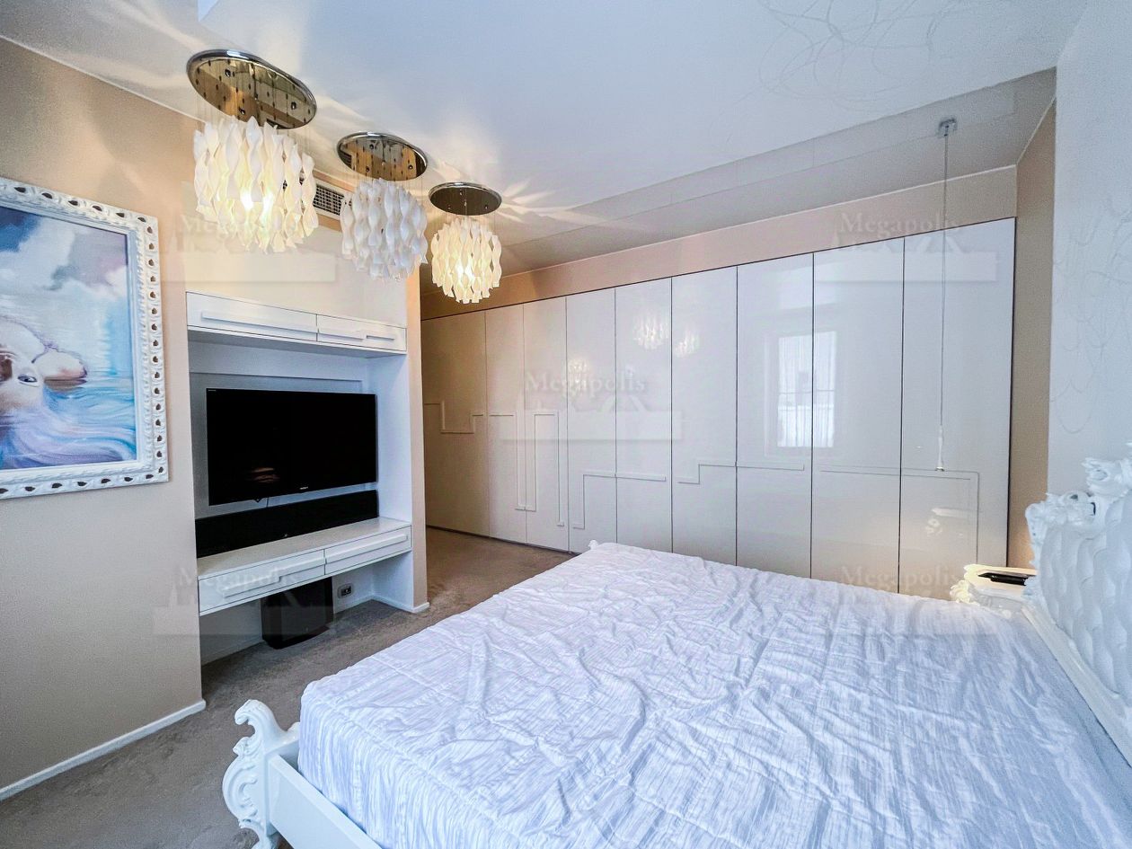 Аренда 4-комн квартиры на вторичном рынке набережная Мартынова, 74Б