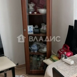 Продажа 1-комн квартиры на вторичном рынке Изумрудная улица,  д. 9