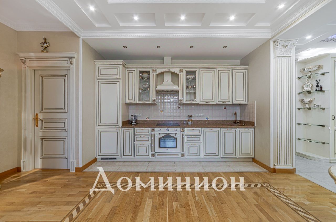 Продажа 4-комн квартиры на вторичном рынке Ломоносовский проспект, 25к1