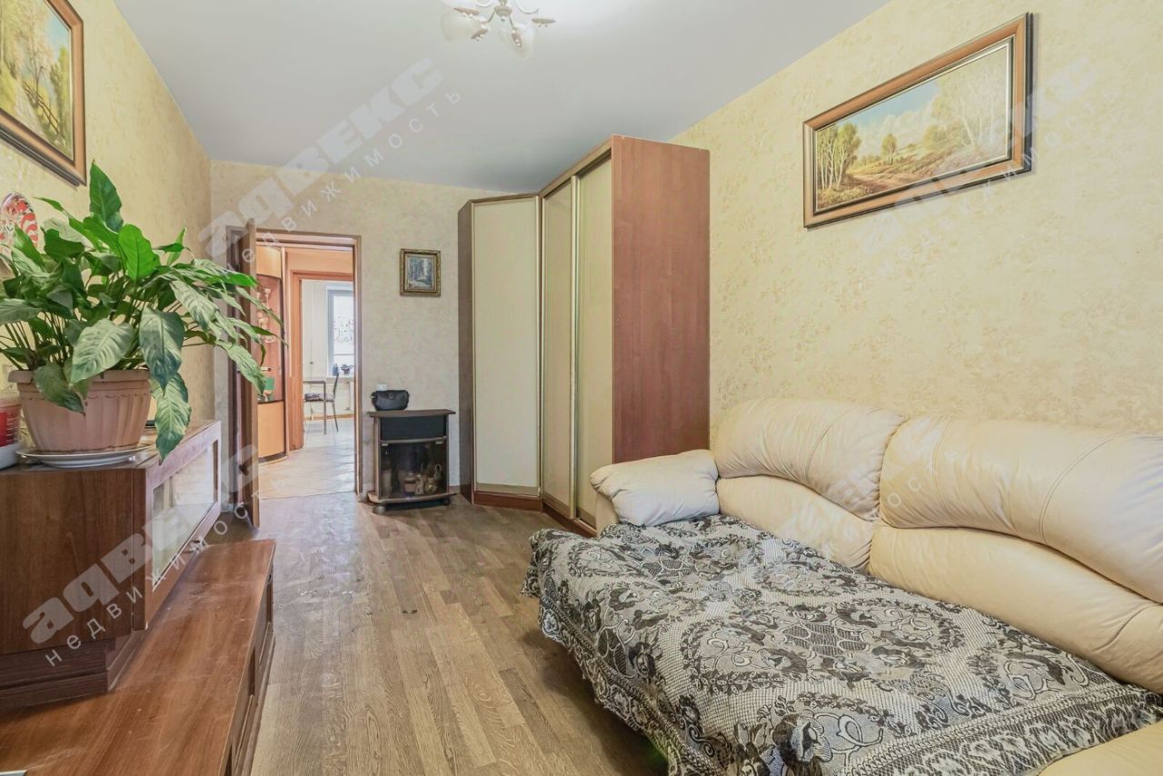 Продажа 3-комн квартиры на вторичном рынке проспект Славы, 43/49