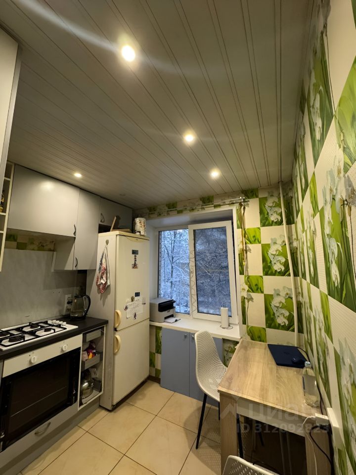 Продажа 1-комн квартиры на вторичном рынке Ломоносов, Швейцарская улица, 18к2