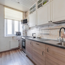 Продажа 3-комн квартиры на вторичном рынке Старо-Петергофский пр-кт,  д. 18