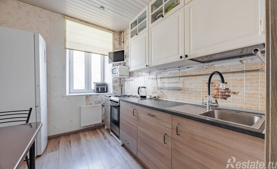 Продажа 3-комн квартиры на вторичном рынке Старо-Петергофский пр-кт,  д. 18