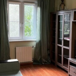 Продажа 2-комн квартиры на вторичном рынке улица Кедрова,  д. 3