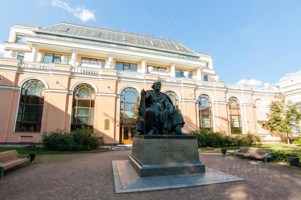 Продажа 3-комн квартиры на вторичном рынке Итальянская улица, 12а