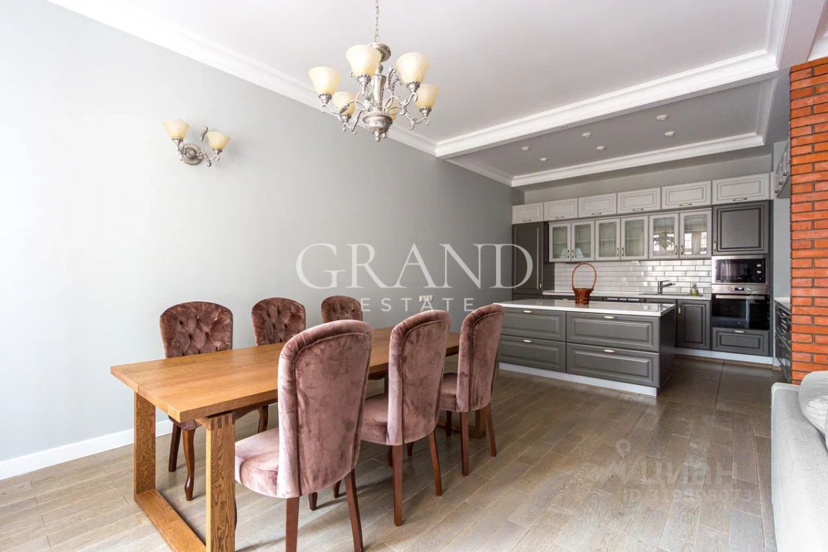 Продажа 5-комн квартиры на вторичном рынке улица Фадеева, 4А