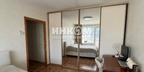 2-комн квартира ул Молостовых,  д. 8,  к. 4