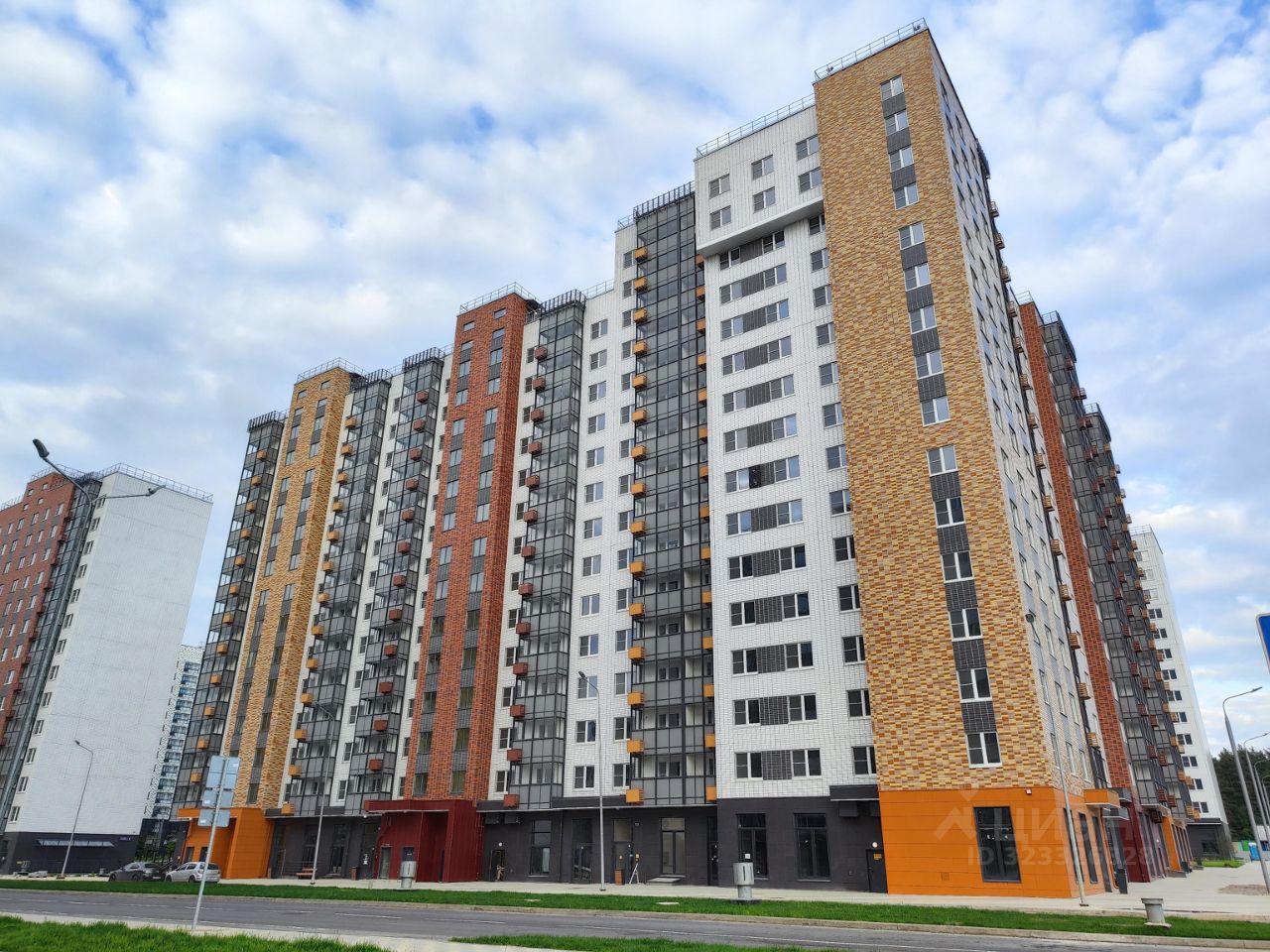 Продажа 3-комн квартиры на вторичном рынке улица Кварцевая, 5к3