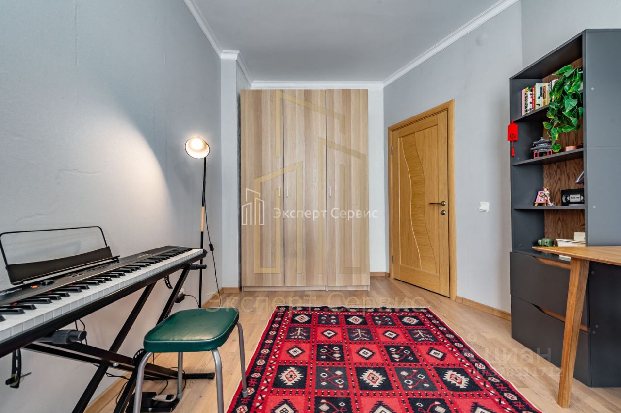 Продажа 1-комн квартиры на вторичном рынке Учительская улица, 18к1