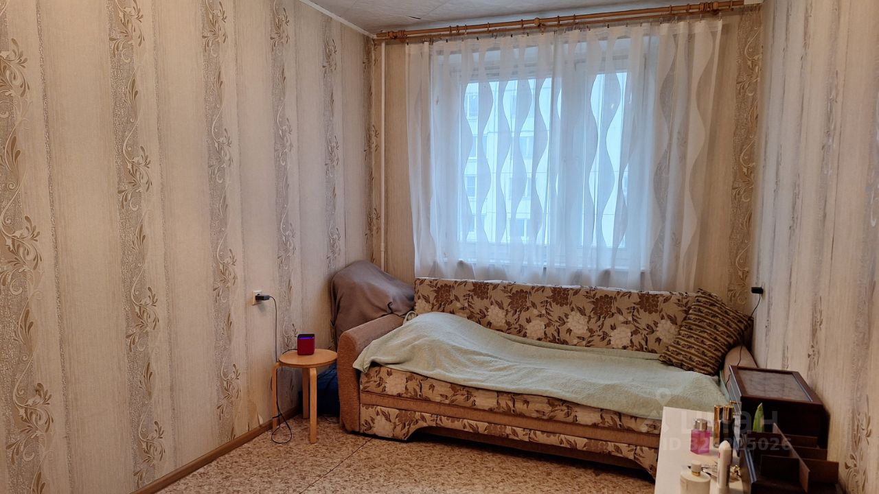 Продажа 2-комн квартиры на вторичном рынке Изюмская улица, 47к3