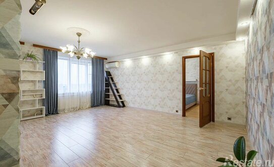 Продажа 3-комн квартиры на вторичном рынке улица Кораблестроителей