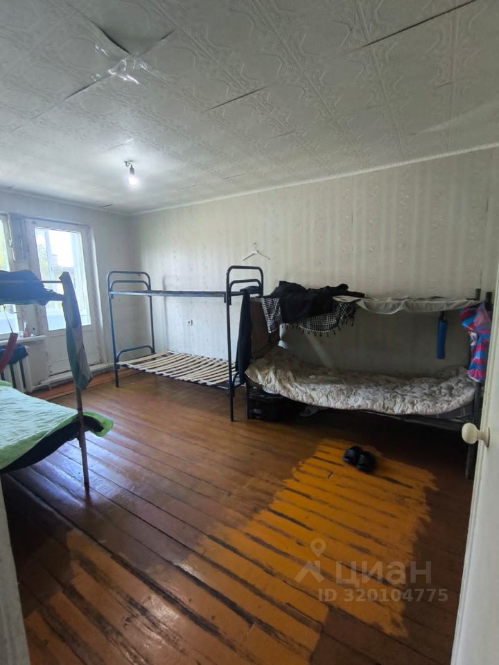 Продажа 2-комн квартиры на вторичном рынке пос. Нарынка, улица Королева, 6