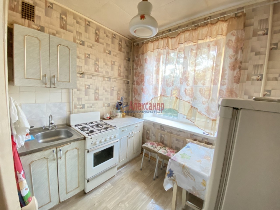 Продажа 3-комн квартиры на вторичном рынке Волхов г., Молодежная ул. ,  д. 25а