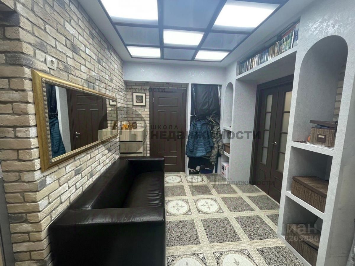 Продажа 2-комн квартиры на вторичном рынке проспект Александровской фермы, 8