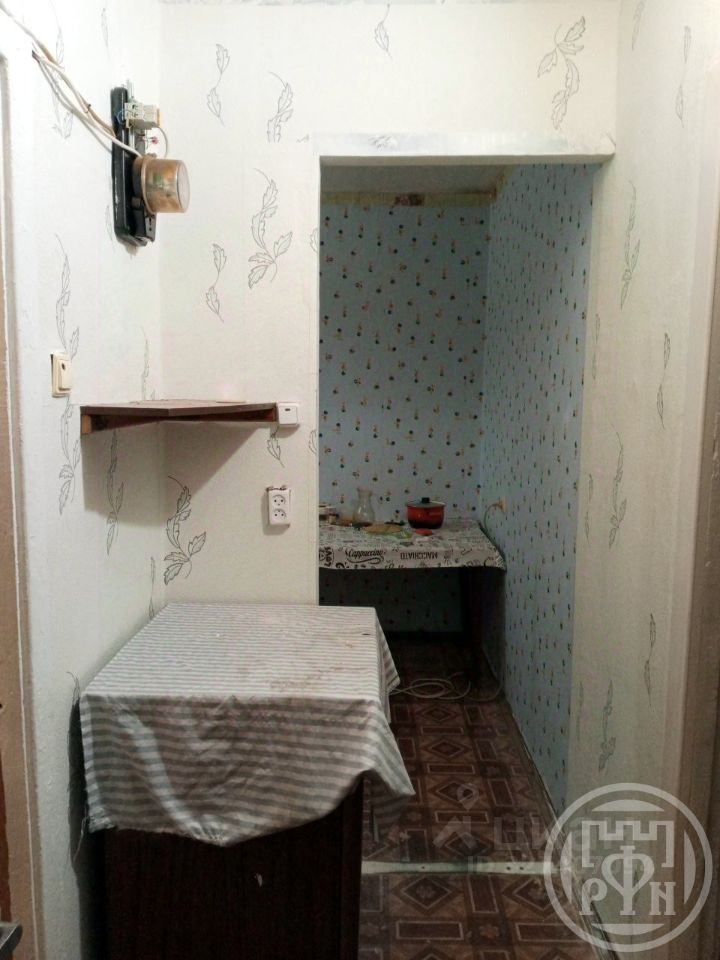 Продажа 1-комн квартиры на вторичном рынке пос. Кирпичное, улица Комсомольская,  д. 12