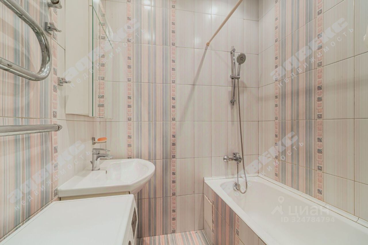 Продажа 4-комн квартиры на вторичном рынке Кронштадт, улица Карла Маркса, 25