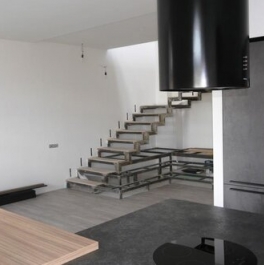 Продажа 4-комн квартиры на вторичном рынке Международный, ул Береговая,  д. 5