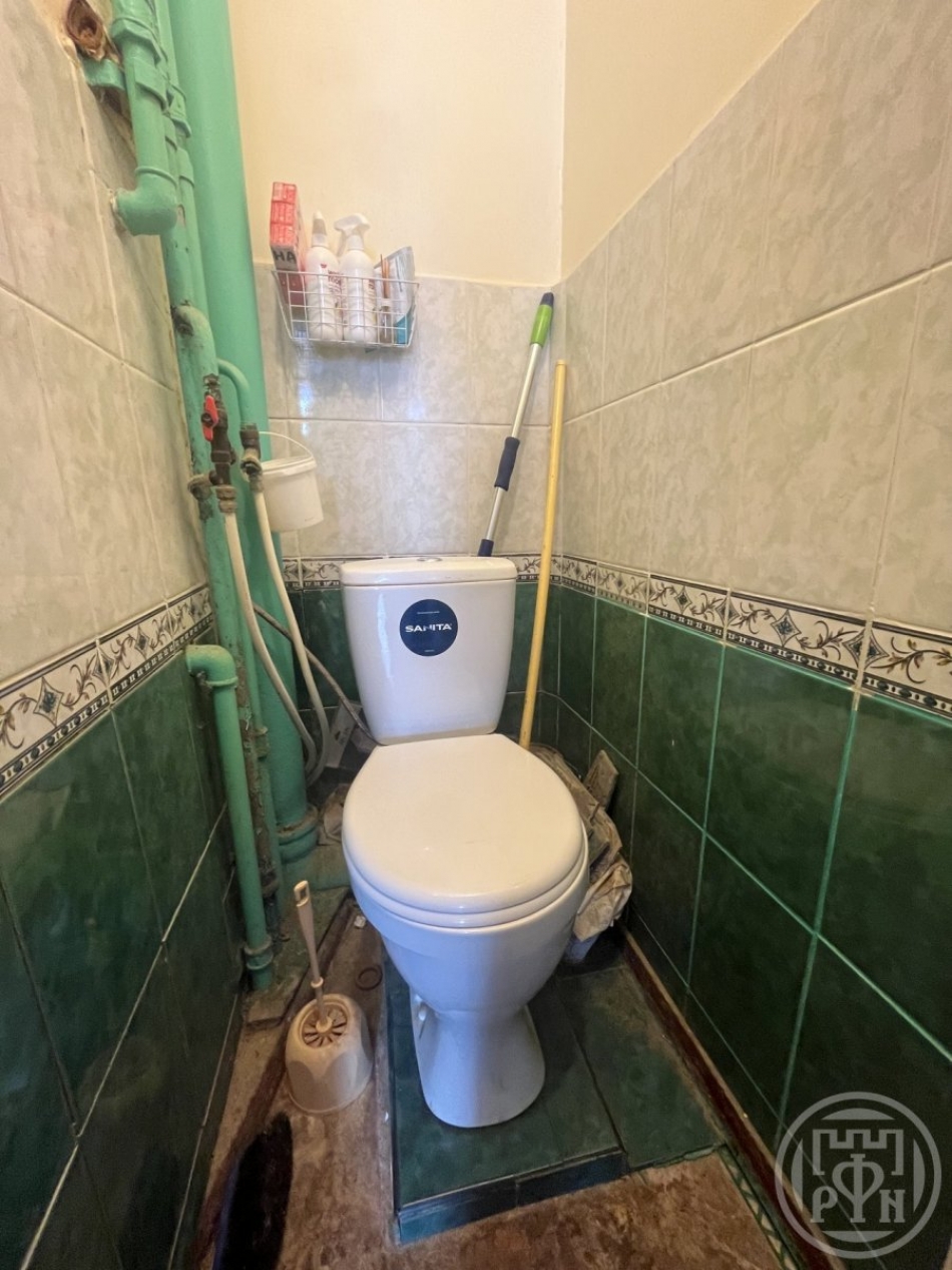 Продажа 1-комн квартиры на вторичном рынке Гостилицы дер., Школьная ул. ,  д. 2