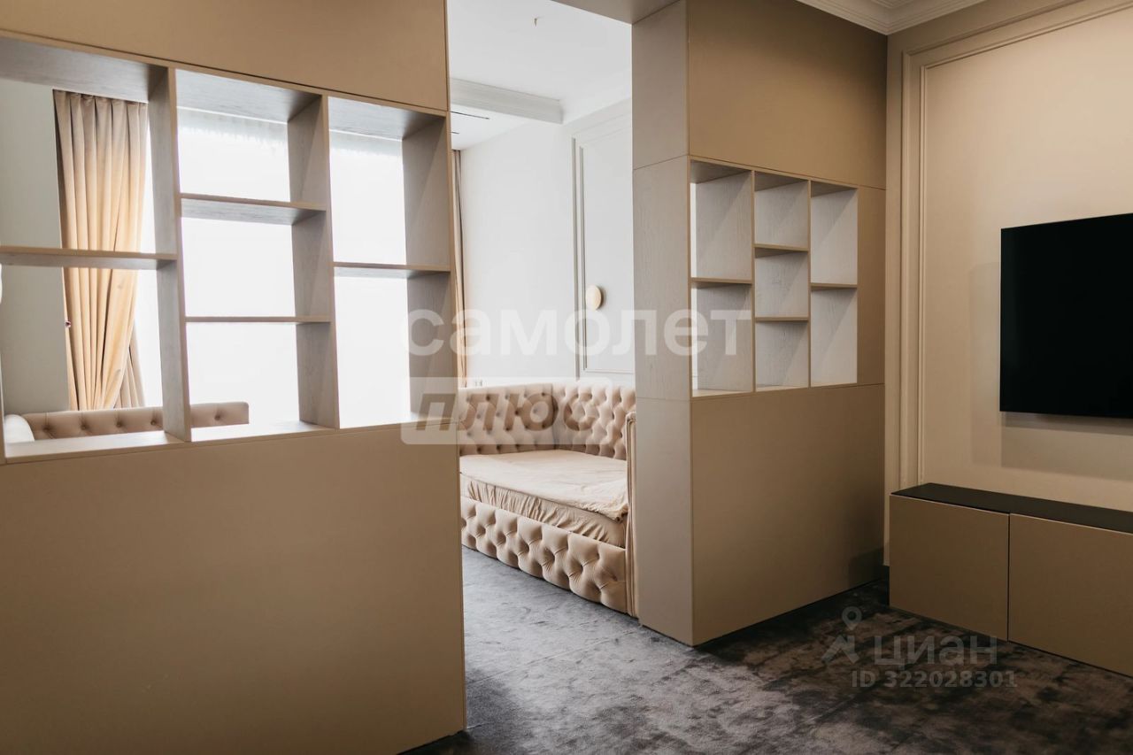 Продажа 4-комн квартиры на вторичном рынке 1-й Красногвардейский проезд, 22с2