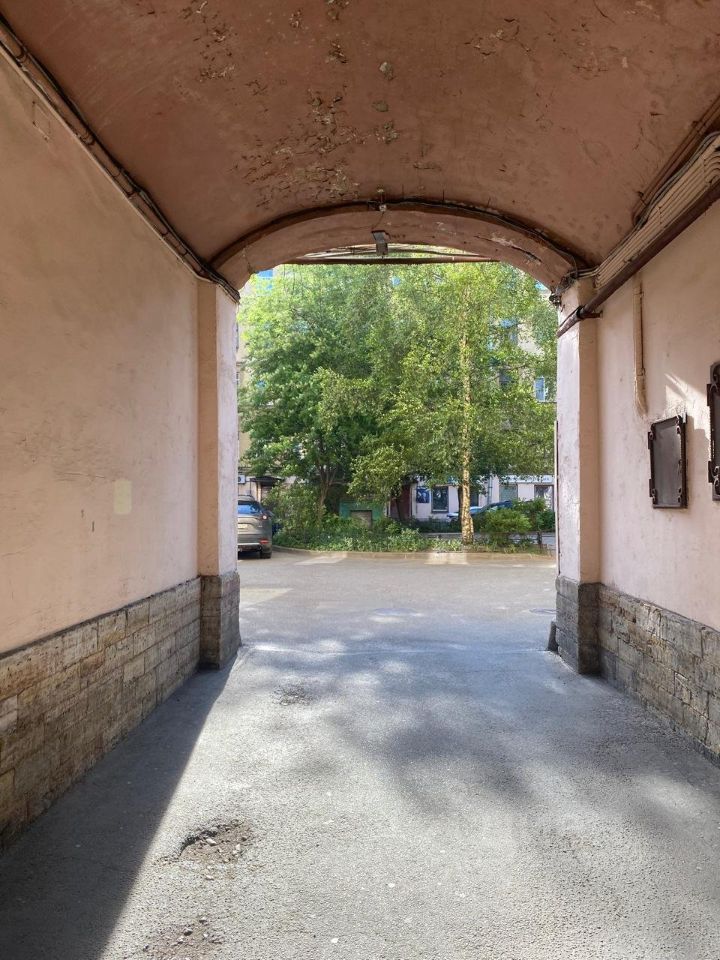 Продажа 4-комн квартиры на вторичном рынке Владимирский проспект, 15
