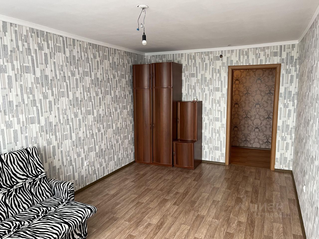 Продажа 2-комн квартиры на вторичном рынке Имени Свердлова пгт, проезд Западный, 10