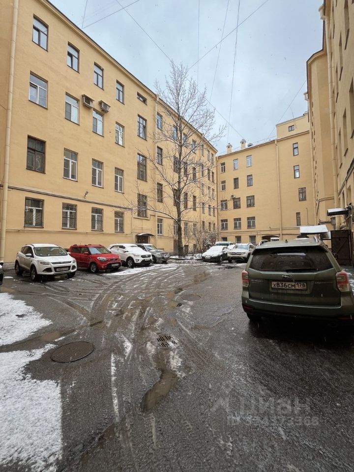 Продажа 2-комн квартиры на вторичном рынке Моховая улица, 18