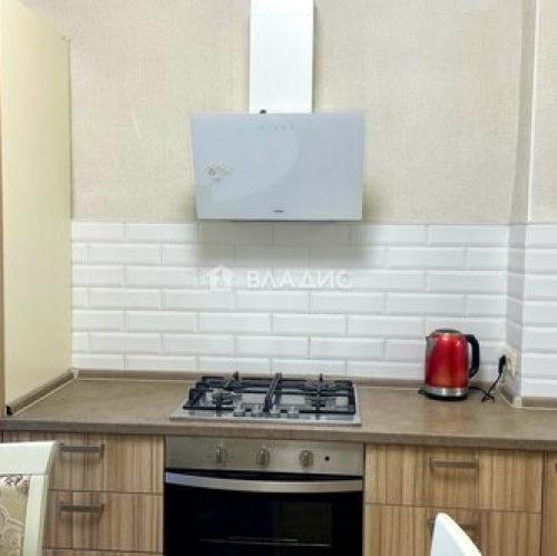 3-комн квартира улица Черняховского,  д. 32