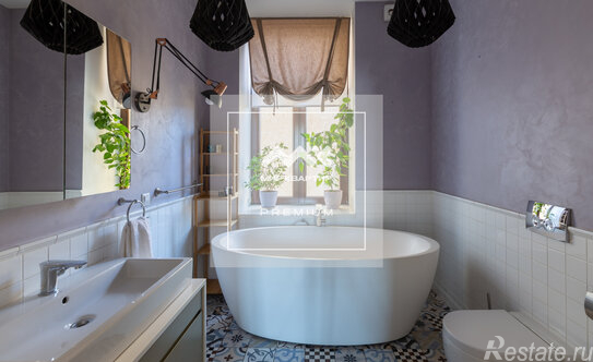 Продажа 4-комн квартиры на вторичном рынке набережная Макарова,  д. 14