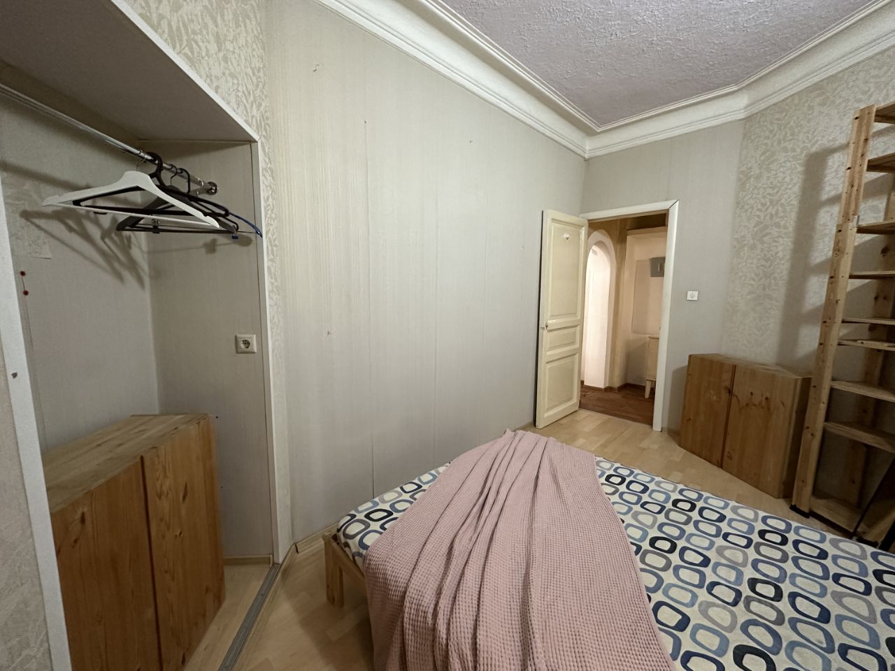 Продажа 2-комн квартиры на вторичном рынке Каменноостровский проспект, 6В