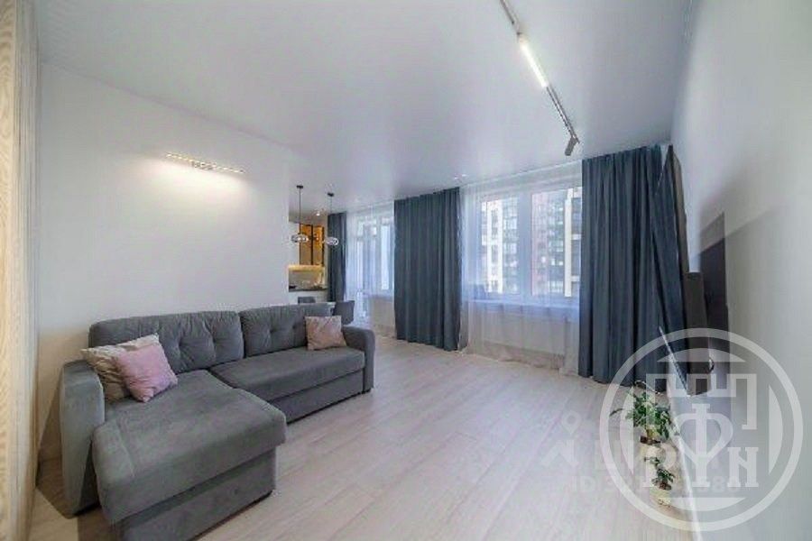 Продажа 3-комн квартиры на вторичном рынке проспект Героев, 35