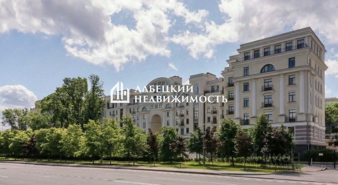 Продажа 3-комн квартиры на вторичном рынке Морской проспект, 24