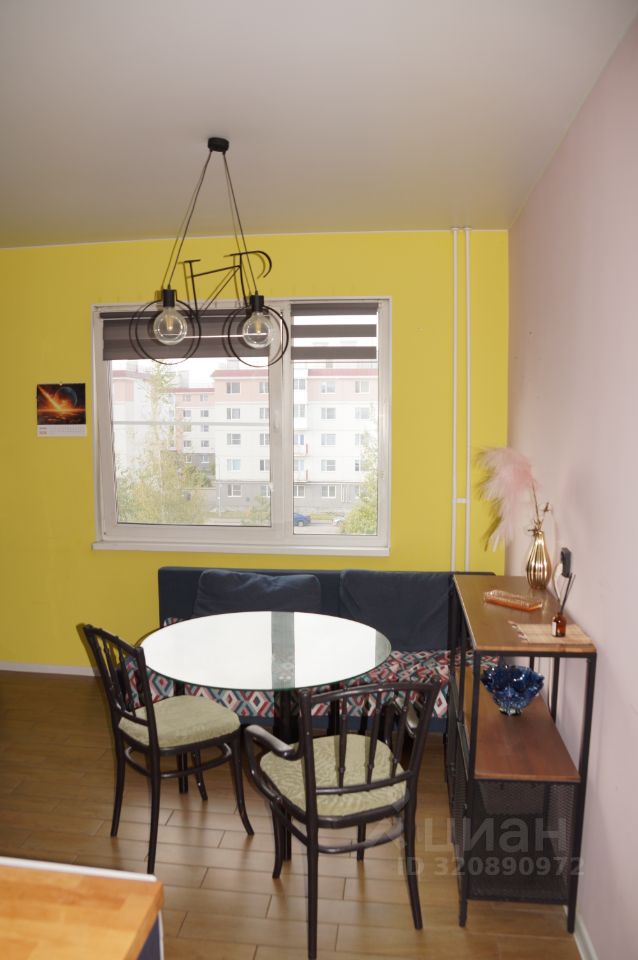 Продажа 3-комн квартиры на вторичном рынке Петергоф, Ропшинское шоссе, 3к2